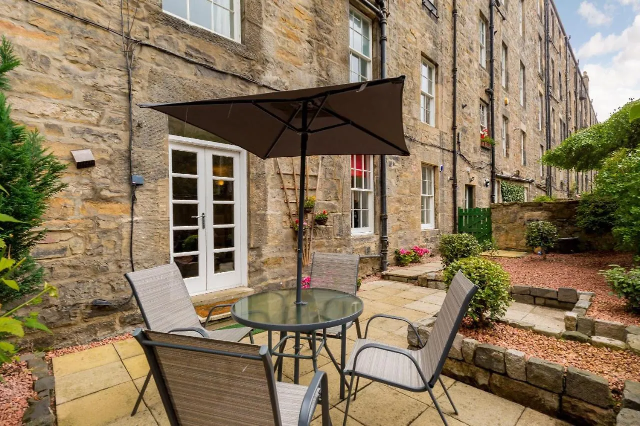 Elite 3 Bed New Town Apt With Private Walled Garden Edinburgh 0*,  Großbritannien