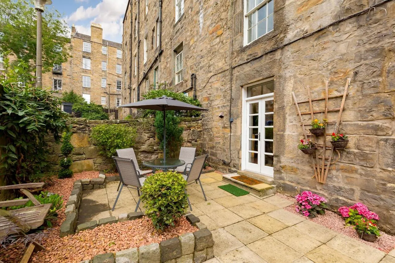 Elite 3 Bed New Town Apt With Private Walled Garden Edinburgh Großbritannien
