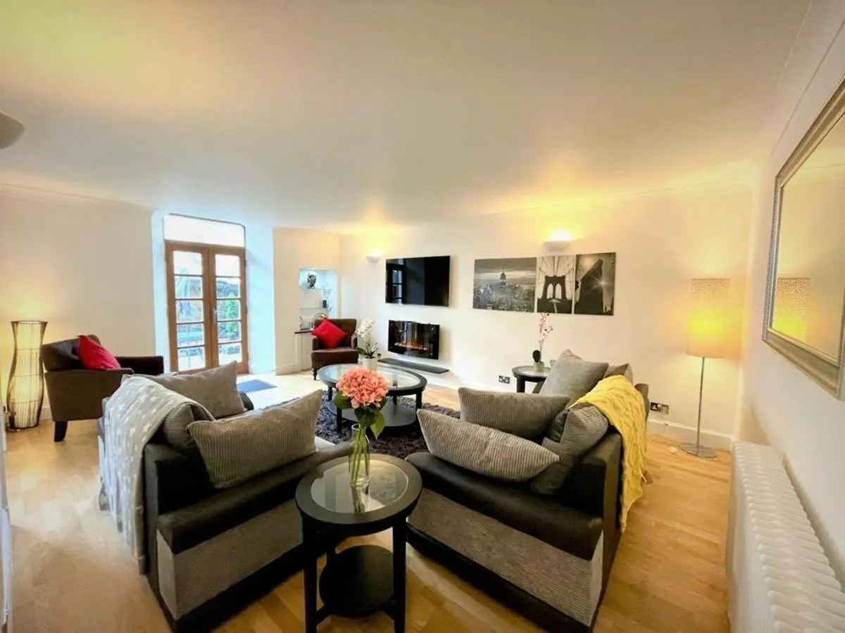 Elite 3 Bed New Town Apt With Private Walled Garden Edinburgh